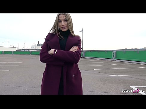 ❤️ ドイツ人スカウトマンは、夢のようにスティール、駐車場のテルテル、お金のためのセクシーに触れることです。 ️ ポルノ ❌️